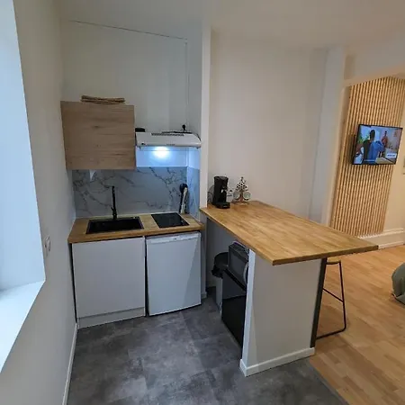 Apartment 1er Grand Studio Hyper Centre Calme Clim